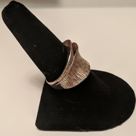 925 Italian Silver Ruffle Ring - Picture 2 of 4